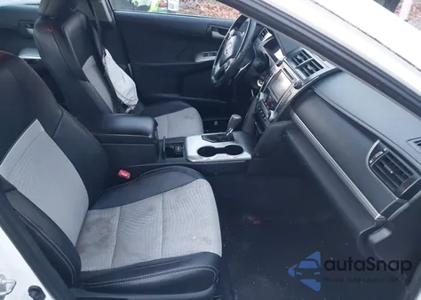 2013 Toyota Camry Se z USA, uszkodzony, nr VIN 4T1BF1FK7DU663338